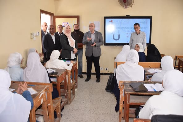 محافظ بني سويف يحيل عددا من القيادات التعليمية للتحقيق خلال جولته على عدد من مدارس الواسطى